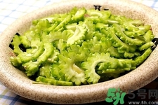 新鮮苦瓜片和干苦瓜片泡水哪個(gè)好？苦瓜片泡水喝的功效