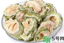 新鮮苦瓜片和干苦瓜片泡水哪個(gè)好？苦瓜片泡水喝的功效