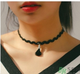 choker項(xiàng)鏈怎么搭配衣服？choker蕾絲項(xiàng)鏈搭配