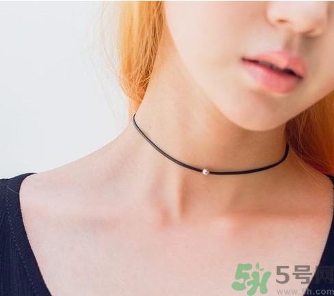 choker項(xiàng)鏈怎么搭配衣服？choker蕾絲項(xiàng)鏈搭配