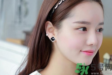 打耳洞的注意事項(xiàng)有哪些？女生打耳洞前需要注意什么？