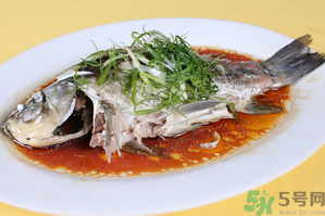 鯽魚死了一夜能吃嗎？鯽魚死了一天能吃嗎？