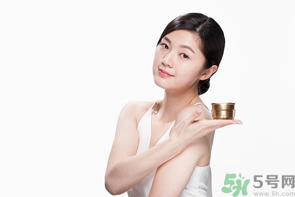 保濕霜什么時(shí)候用？保濕霜怎么用？