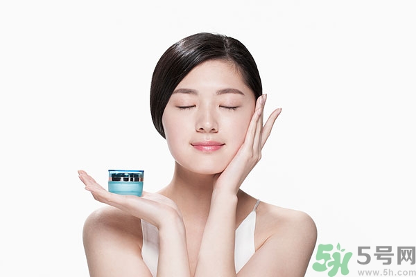 保濕霜什么時(shí)候用？保濕霜怎么用？