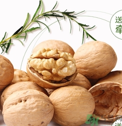 核桃仁皮發(fā)黑能吃嗎？核桃仁皮發(fā)黑怎么回事？