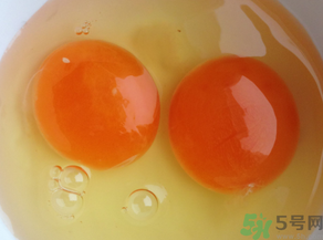 雞蛋黃發(fā)紅是怎么回事？雞蛋黃發(fā)紅可以吃嗎？