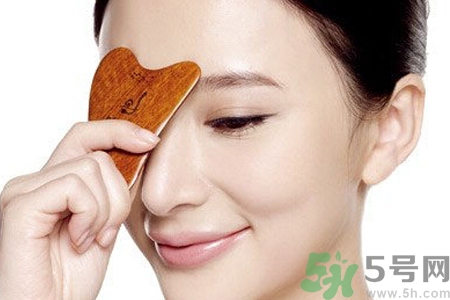 自己在家能面部刮痧嗎？在家怎樣做面部刮痧？