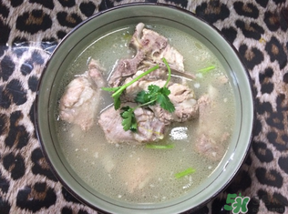 煮排骨用涼水還是熱水？燉排骨用熱水好還是涼水好？