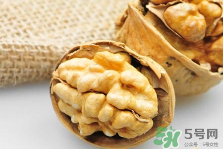 吃核桃能治療脫發(fā)嗎？脫發(fā)吃核桃有用嗎？