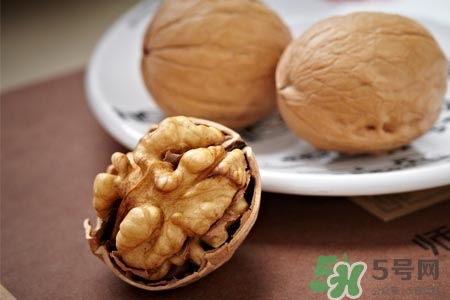 吃核桃能補(bǔ)腦嗎？吃核桃為什么能補(bǔ)腦？