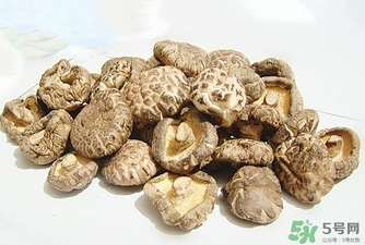 干香菇發(fā)霉了還能吃嗎？干香菇發(fā)霉怎么處理？