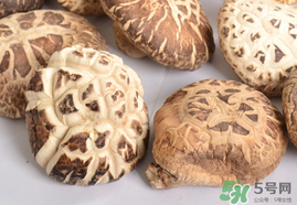干香菇和鮮香菇的區(qū)別？干香菇和鮮香菇哪個(gè)好？