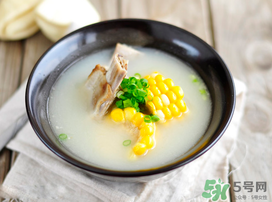 排骨湯為什么是白色的？排骨湯怎么熬成乳白色的？