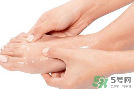 腳趾經(jīng)常抽筋是缺鈣嗎？腳趾抽筋是什么原因？