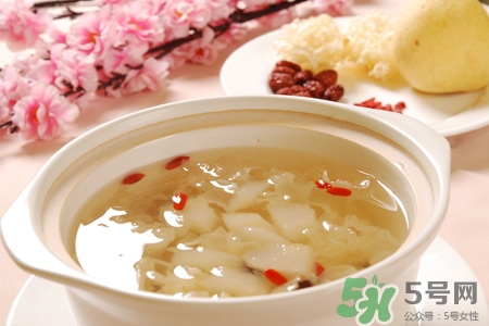 銀耳紅棗湯能隔夜吃嗎？銀耳紅棗湯一天中什么時(shí)候喝最好？