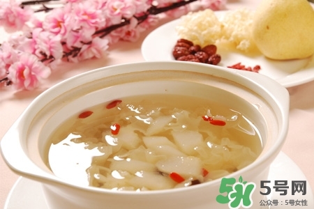 喝銀耳紅棗湯會(huì)發(fā)胖嗎？晚上吃銀耳紅棗湯長(zhǎng)會(huì)胖嗎？