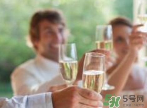 帶牙套能喝酒嗎？帶牙套可不可以喝酒？
