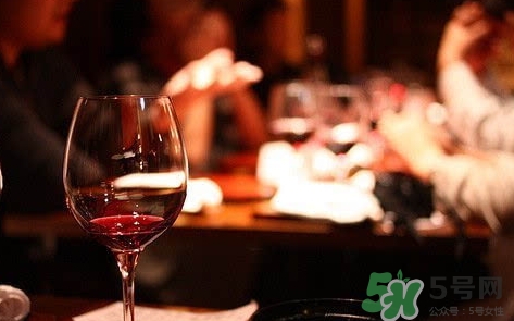 帶牙套能喝酒嗎？帶牙套可不可以喝酒？