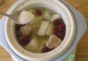 雞肉可以和白蘿卜一起燉湯嗎？雞肉和白蘿卜能一起吃嗎？