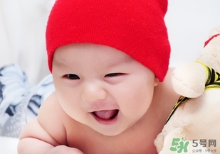 冬天出生的寶寶穿什么衣服？冬天出生的寶寶要準(zhǔn)備什么衣服？