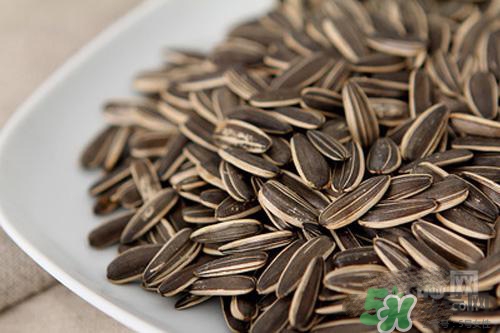 南瓜子和葵花籽哪個(gè)好？南瓜子和葵花籽區(qū)別？