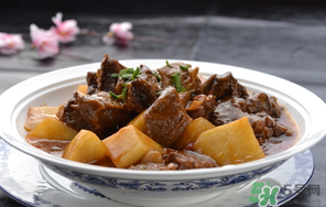 煮牛肉什么時(shí)候放鹽？燉牛肉什么時(shí)候放鹽好？
