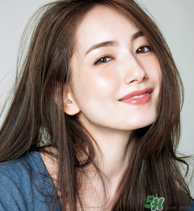 磚紅色口紅配什么妝容？磚紅色口紅適合什么妝？