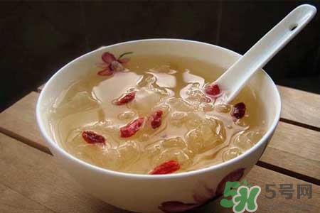 ?銀耳湯經(jīng)常喝有什么好處？經(jīng)常喝銀耳湯有副作用嗎？