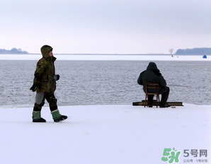 冬天釣魚用什么餌料？冬天釣魚用什么小藥？