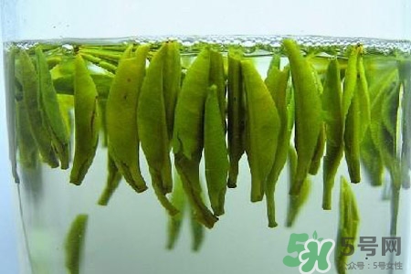 冬天可以喝綠茶嗎？冬天喝綠茶好還是紅茶好？
