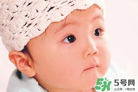 寶寶冬天應(yīng)該穿幾件衣服最好？冬天寶寶穿多少衣服合適？