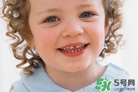 寶寶冬天應(yīng)該穿幾件衣服最好？冬天寶寶穿多少衣服合適？