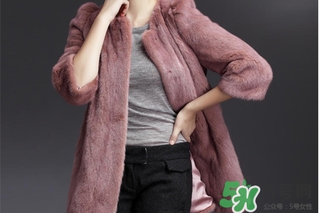冬天穿羽絨服暖和還是貂皮暖和？貂皮和羽絨服哪個(gè)暖和？