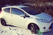 冬天早上車玻璃上的冰霜怎么弄？冬天早上車玻璃上的霧怎么弄？