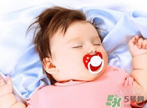 安撫奶嘴乳膠好還是硅膠好？怎么挑選安撫奶嘴？