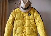 新羽絨服有味道怎么辦？新買的羽絨服怎么洗除味？