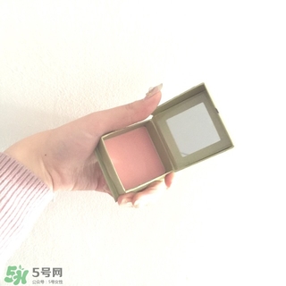 貝玲妃蒲公英蜜粉怎么用？benefit貝玲妃蒲公英蜜粉使用方法