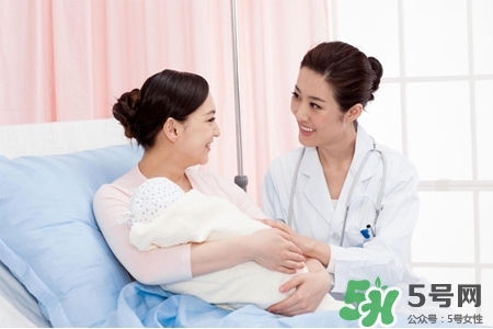 冬天哺乳穿什么？冬天哺乳期穿什么衣服喂奶好？