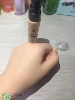 mistine24小時(shí)粉底液色號 mistine24小時(shí)粉底液試色