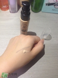 mistine24小時(shí)粉底液色號 mistine24小時(shí)粉底液試色