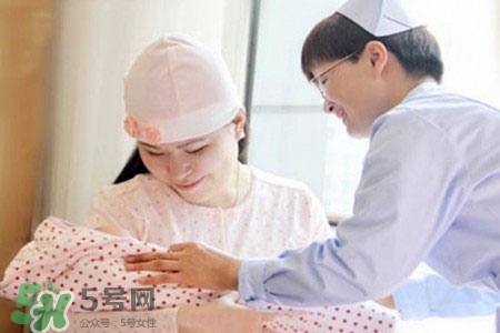 喂母乳乳房會(huì)下垂嗎？喂母乳會(huì)導(dǎo)致胸部下垂嗎？