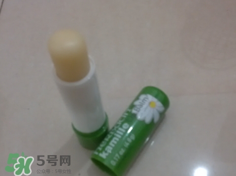 賀本清小甘菊唇膏生產(chǎn)日期怎么看？德國(guó)herbacin唇膏保質(zhì)期