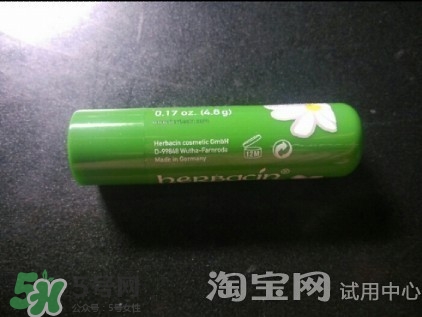 小甘菊唇膏小孩能用嗎？herbacin賀本清小甘菊唇膏小孩可以用嗎？