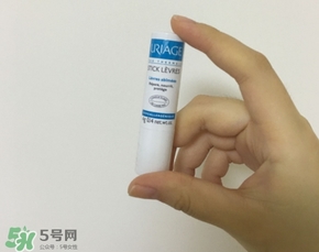 依泉和dhc唇膏哪個(gè)好？依泉唇膏和dhc唇膏哪個(gè)好？