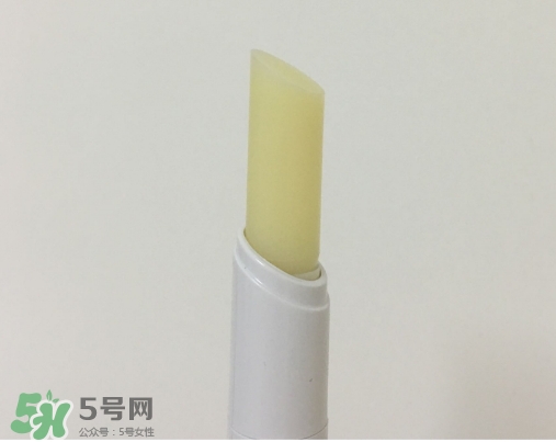 依泉和dhc唇膏哪個(gè)好？依泉唇膏和dhc唇膏哪個(gè)好？