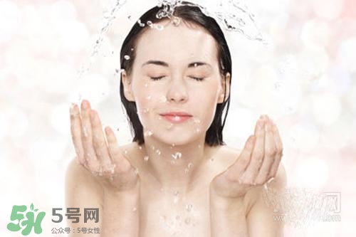 封閉性粉刺用什么洗臉？封閉性粉刺怎么洗臉？