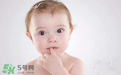 寶寶喜歡咬下嘴唇是怎么回事？寶寶喜歡咬下嘴唇怎么辦？