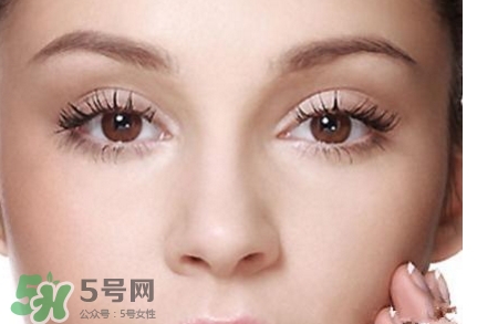 切眉后眼睛腫怎么辦？切眉后眼睛變形怎么回事怎么辦？