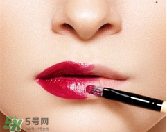 唇彩保質(zhì)期一般是多久？唇彩過期了還能用嗎？
