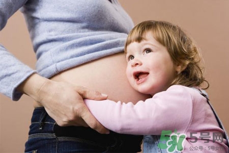母乳和奶粉混合喂養(yǎng)好嗎？母乳和奶粉可以混在一起吃嗎？